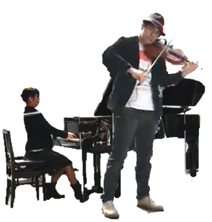 演奏するオレンジさん